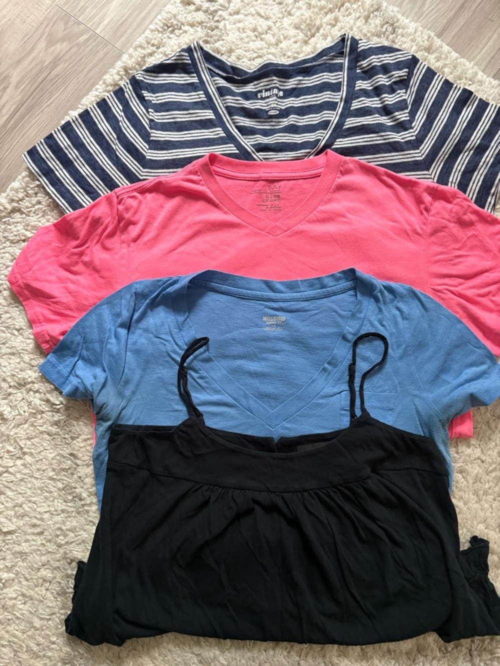 Women’s Tank & V-Neck bundle (4) Tops - Black, Blue, Pink, Navy Stripe Sz Large